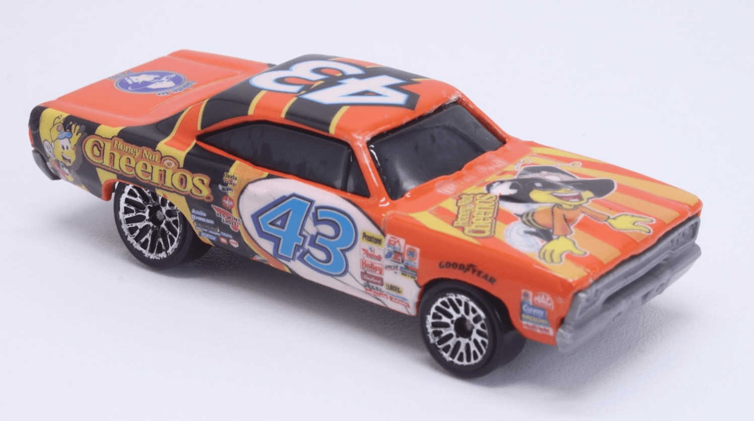2004 Hot Wheels ~ 1970 ROADRUNNER ~ Richard Petty #43 Honey Nut Cheerios 1:64