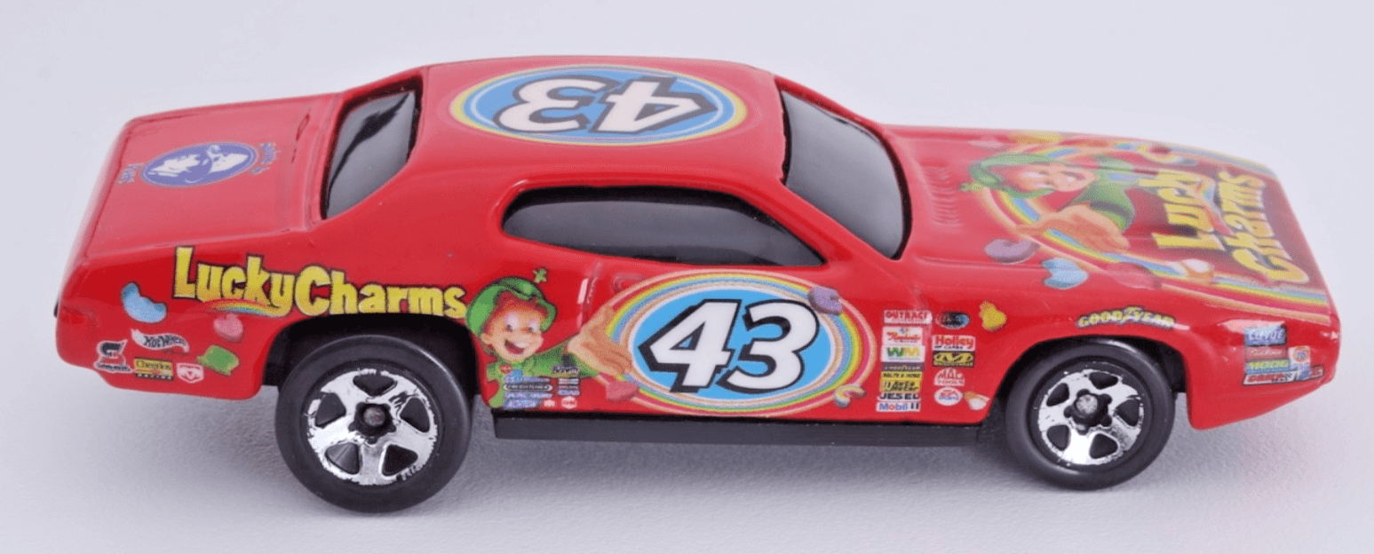 Hot Wheels ~ 1971 PLYMOUTH GTX ~ Richard Petty #43 Lucky Charms ~ 1:64 Diecast - Thumbnail 3