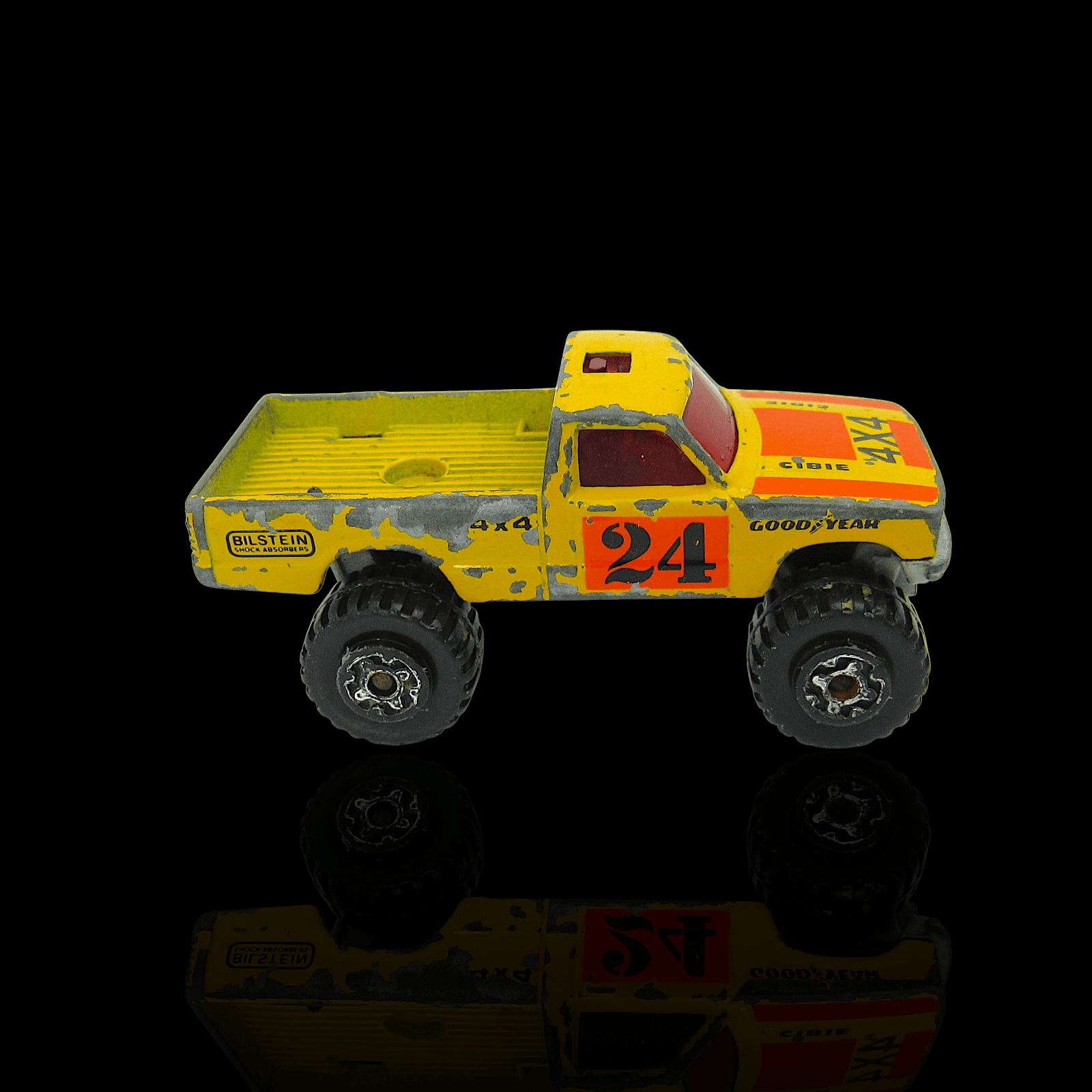 Matchbox 1981 4x4 Pickup ~ #24 ~ Yellow ~ Goodyear Bilstein 1/64 - Thumbnail 4