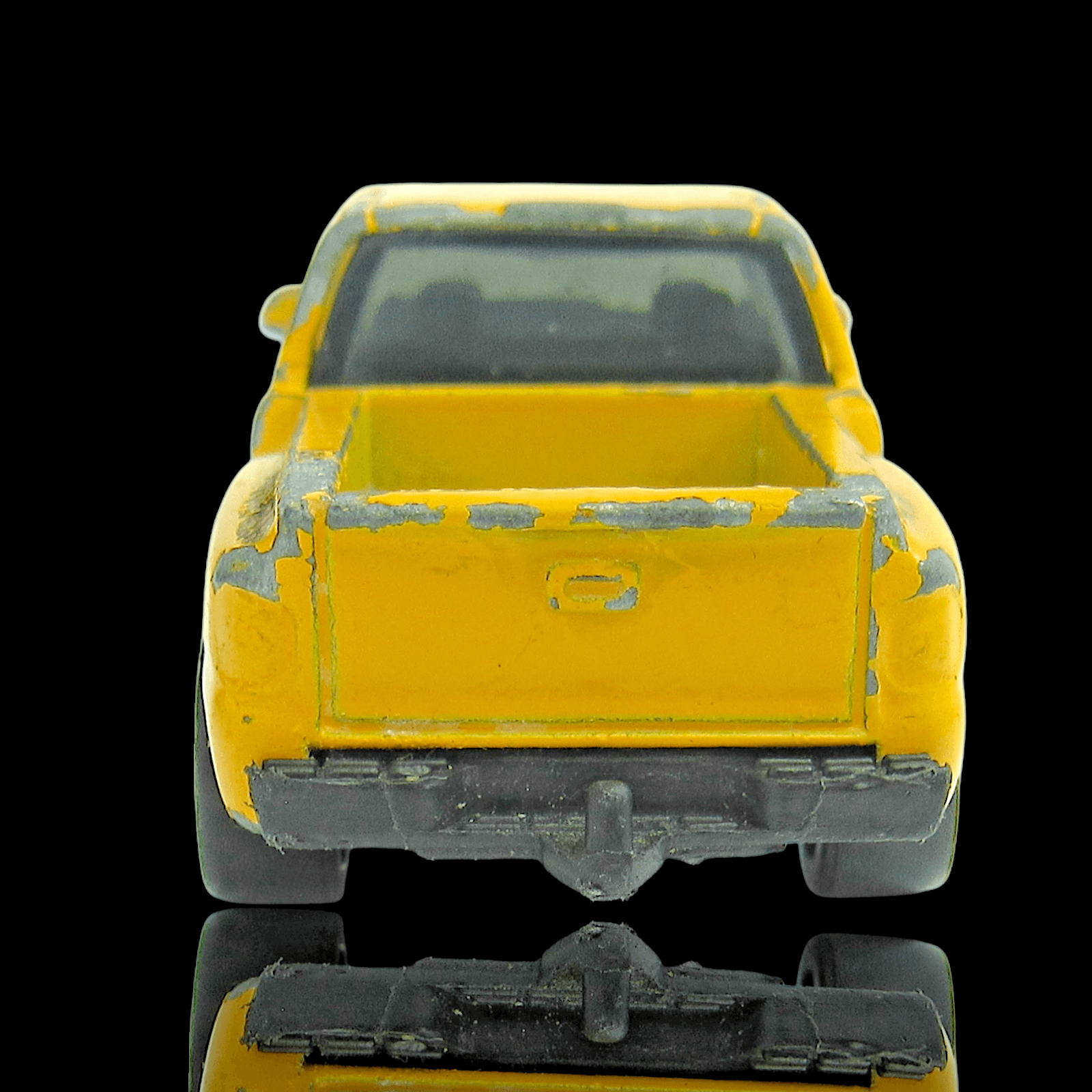 Matchbox 1999 CHEVY SILVERADO ~ Hero City Hammer & Nails #49 ~ Yellow Truck - Thumbnail 5