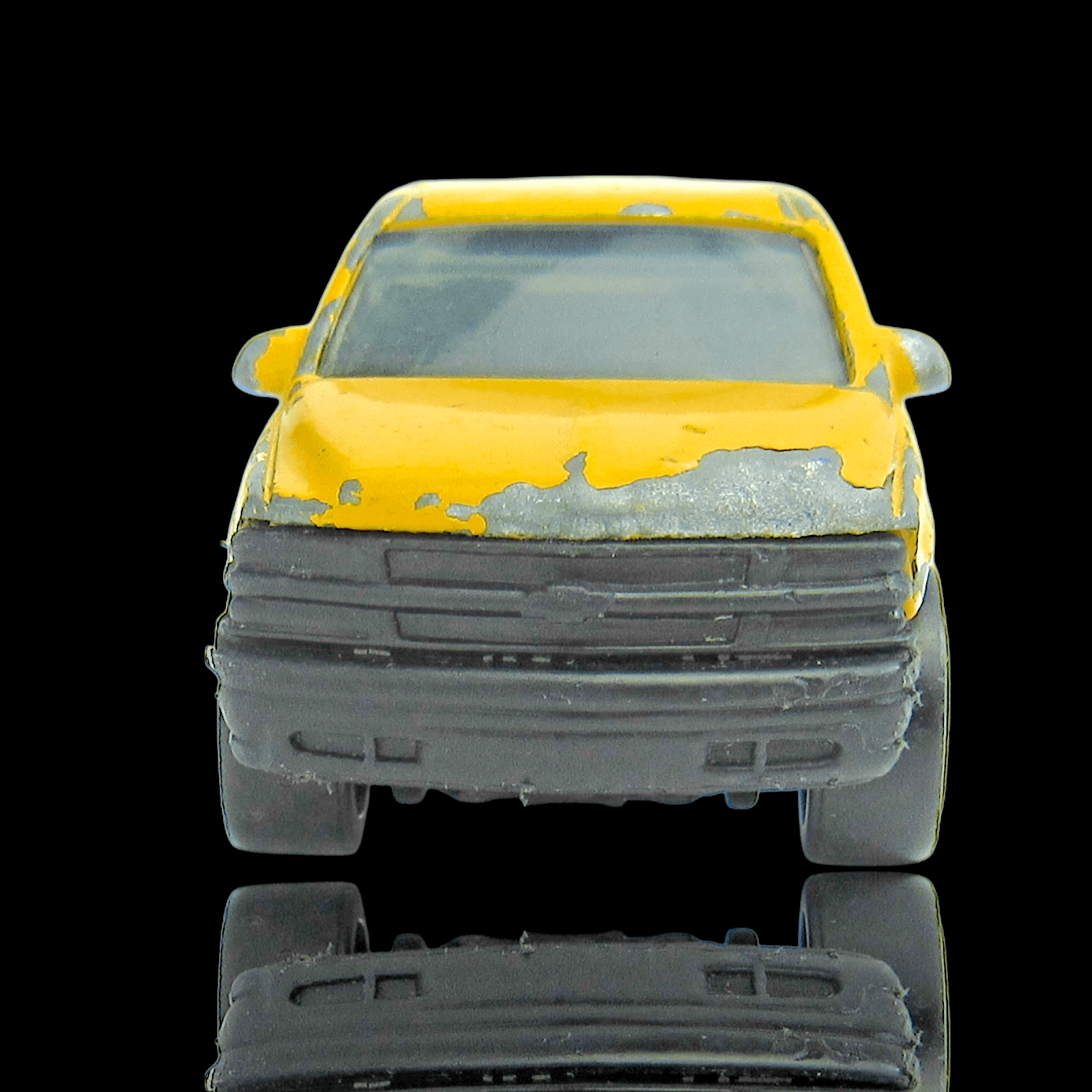 Matchbox 1999 CHEVY SILVERADO ~ Hero City Hammer & Nails #49 ~ Yellow Truck - Thumbnail 4