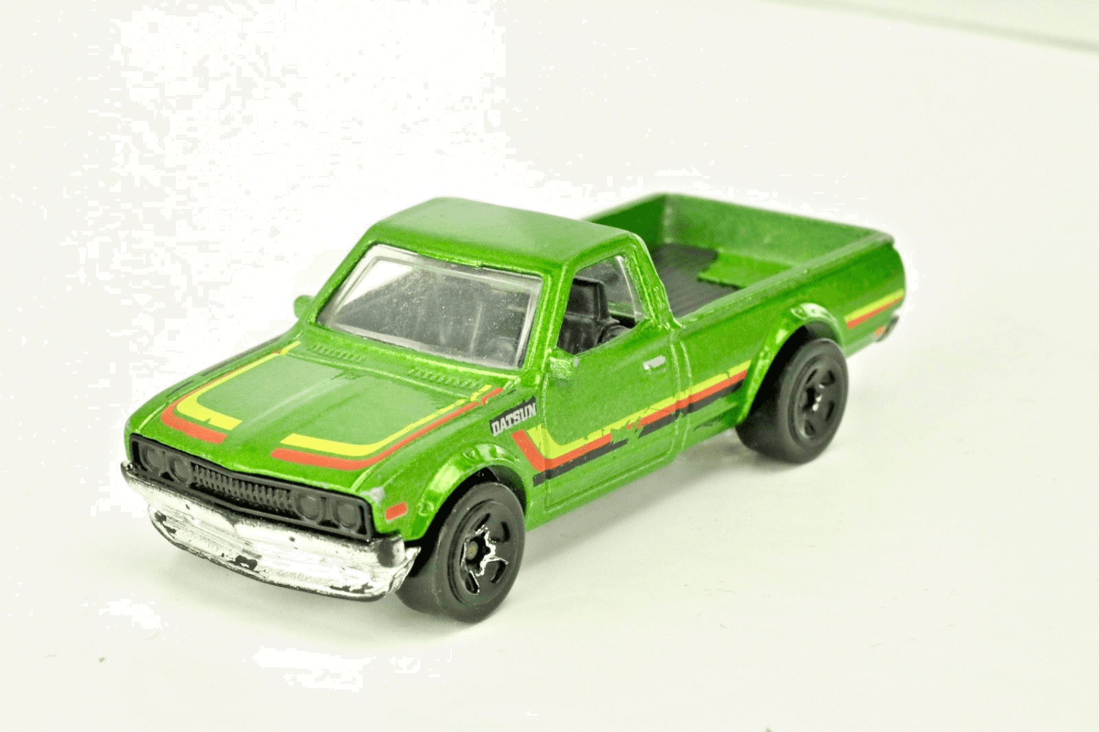 Hot Wheels ~ DATSUN 620 PICKUP TRUCK ~ Green ~ 1:64 ~ Diecast - Thumbnail 2
