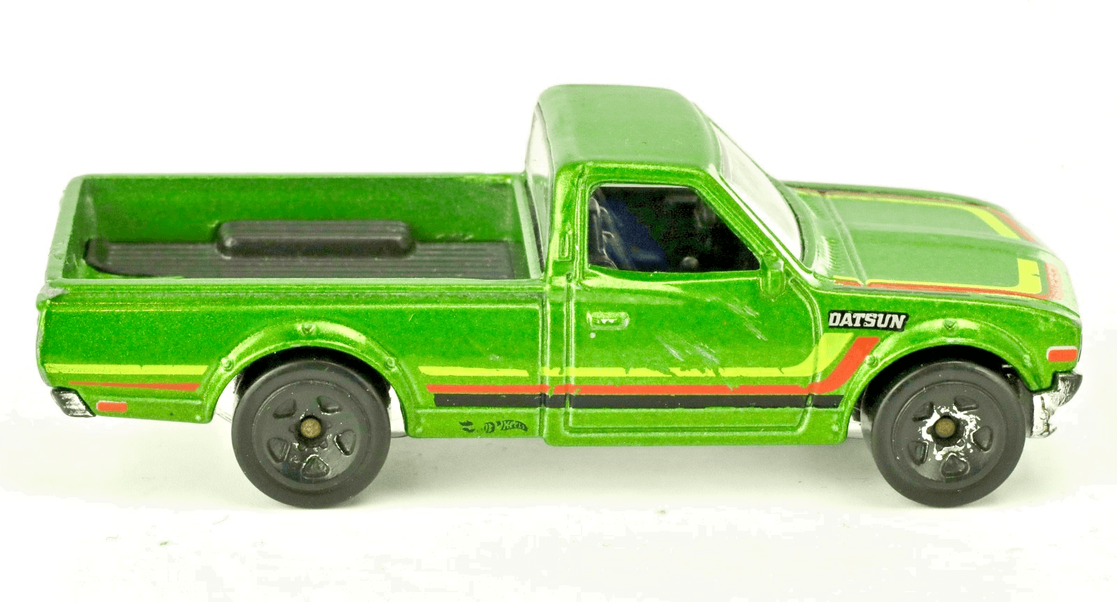 Hot Wheels ~ DATSUN 620 PICKUP TRUCK ~ Green ~ 1:64 ~ Diecast - Thumbnail 3
