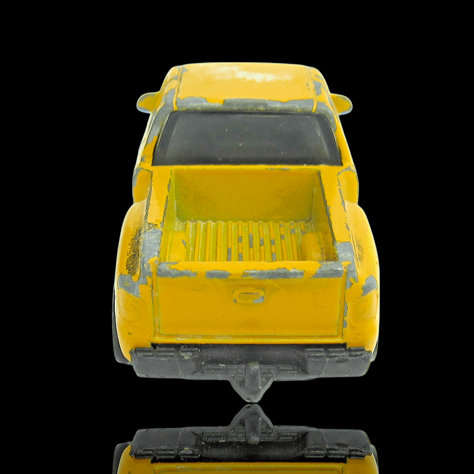 Matchbox 1999 CHEVY SILVERADO ~ Hero City Hammer & Nails #49 ~ Yellow Truck - Thumbnail 6