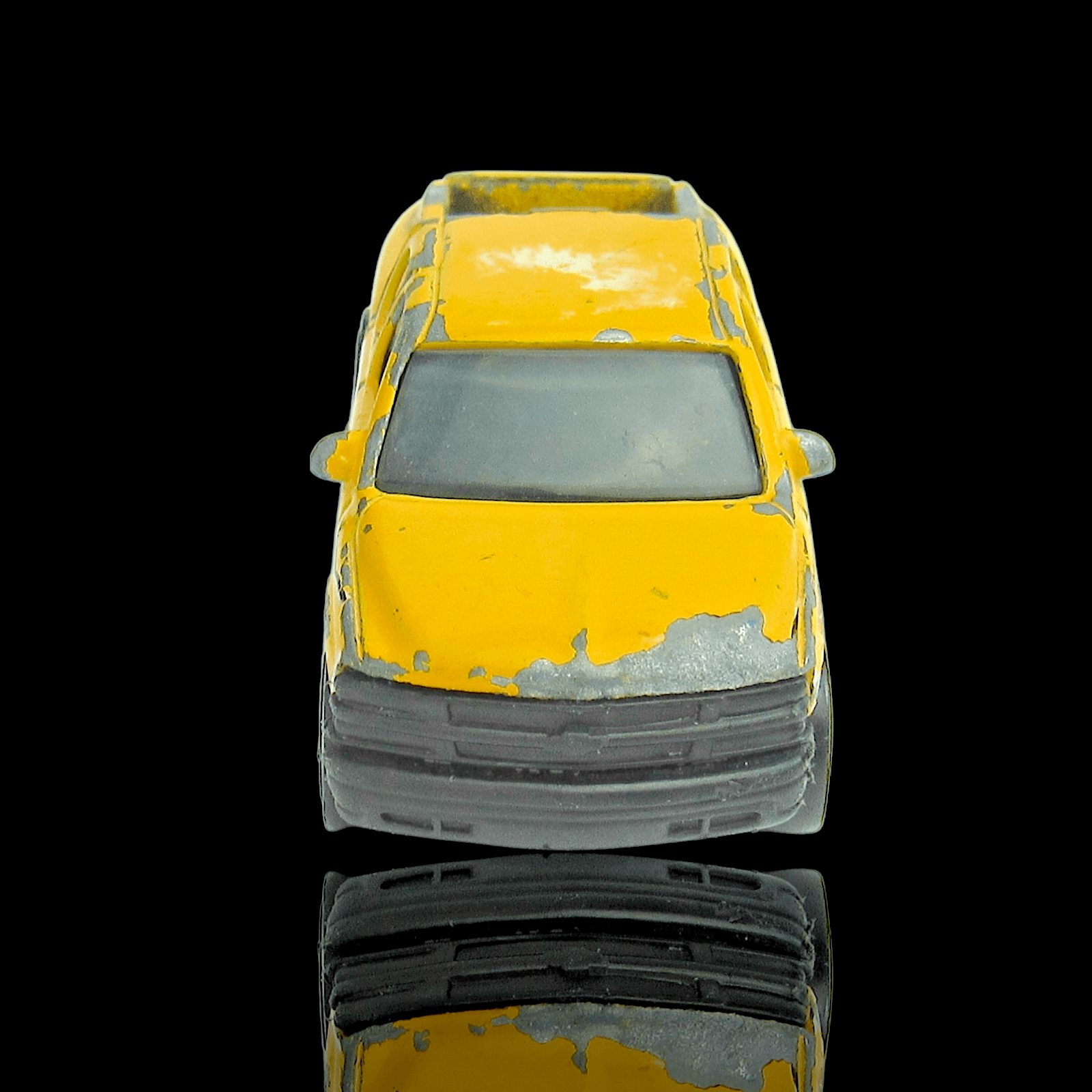 Matchbox 1999 CHEVY SILVERADO ~ Hero City Hammer & Nails #49 ~ Yellow Truck - Thumbnail 3