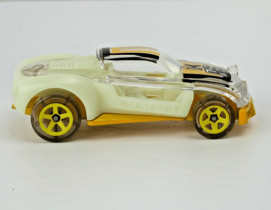 2022 Hot Wheels ~ LIGHTNIN' BUG ~ X-Raycers #218/250 Glow Dark Yellow - Thumbnail 3