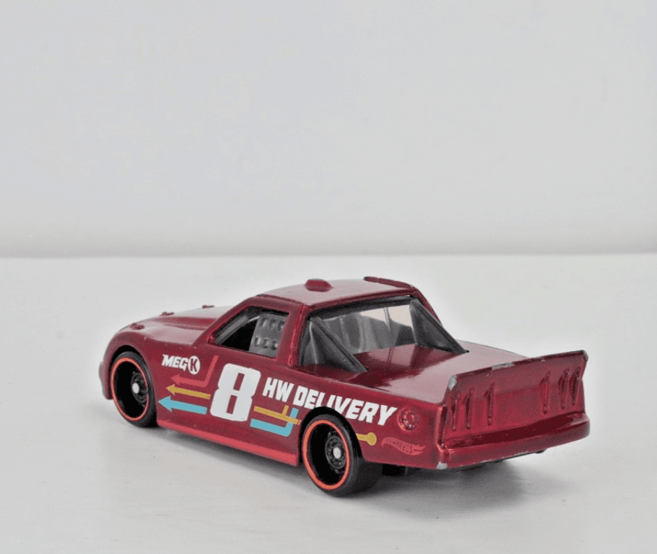 Hot Wheels ~ CIRCLE TRUCKER ~ Red #8 ~ 2023 HW City 5-Pack 1:64 - Thumbnail 6