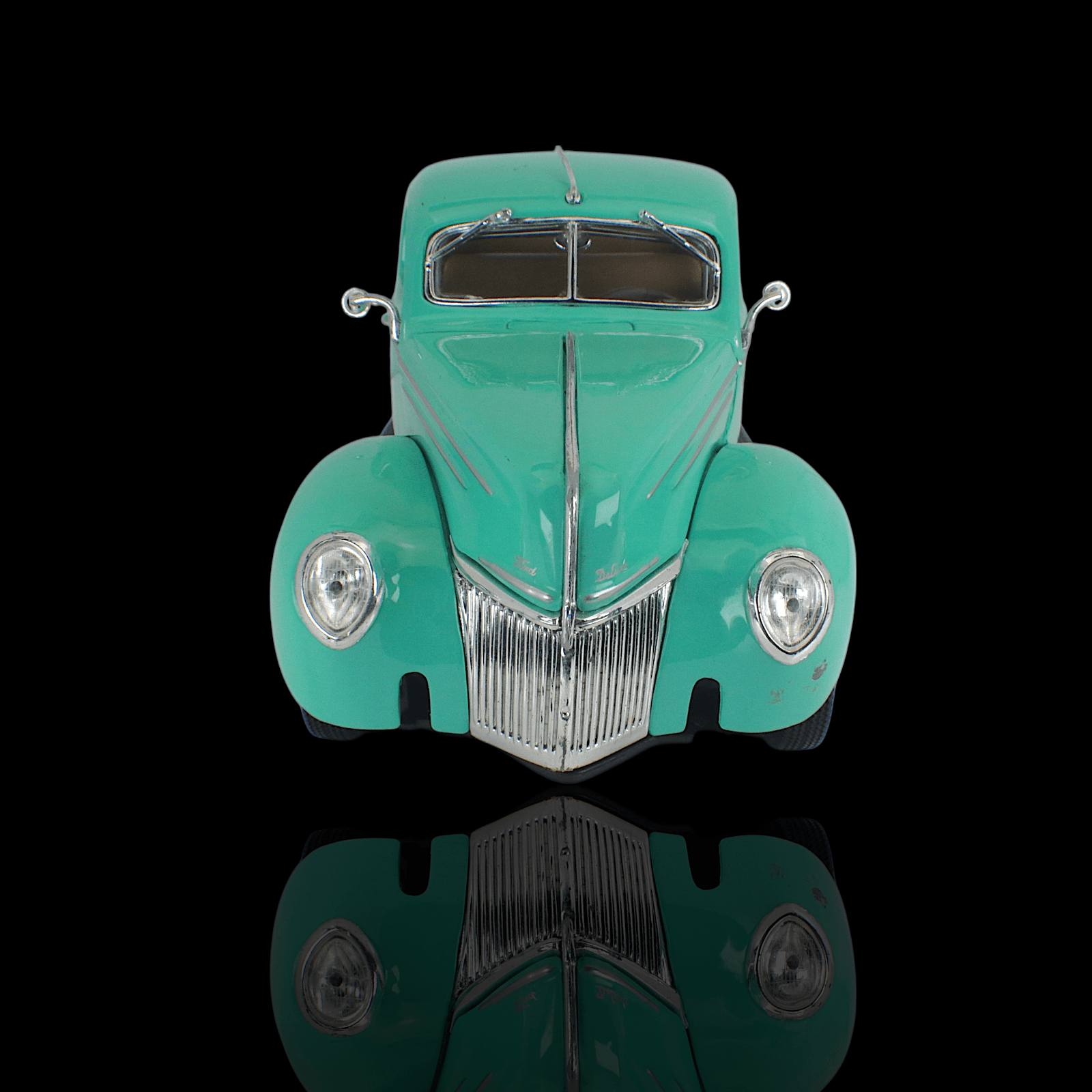 Maisto Special Edition ~ 1939 FORD DELUXE COUPE ~ Green 1:18 Diecast - Thumbnail 2