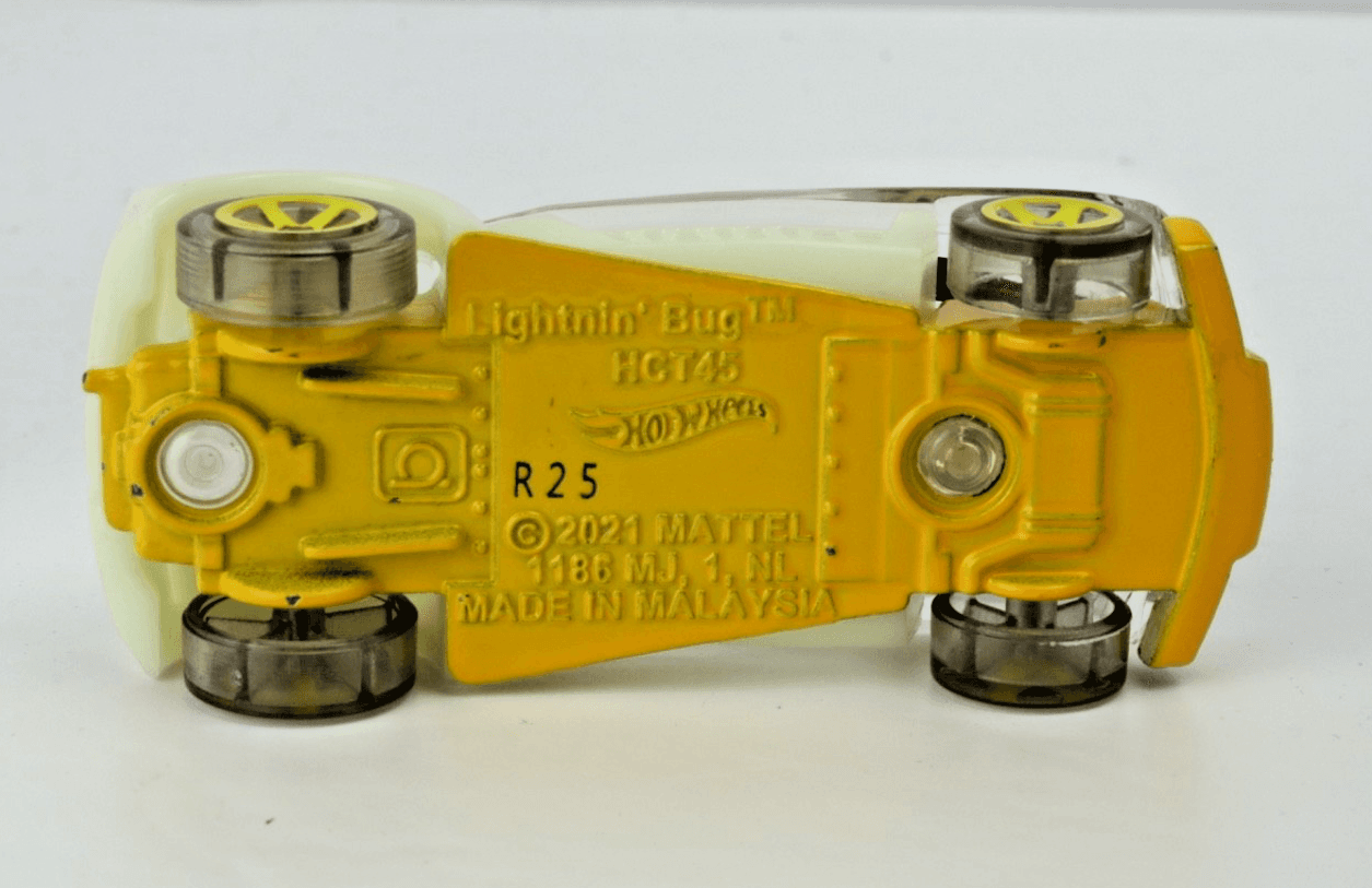 2022 Hot Wheels ~ LIGHTNIN' BUG ~ X-Raycers #218/250 Glow Dark Yellow - Thumbnail 10