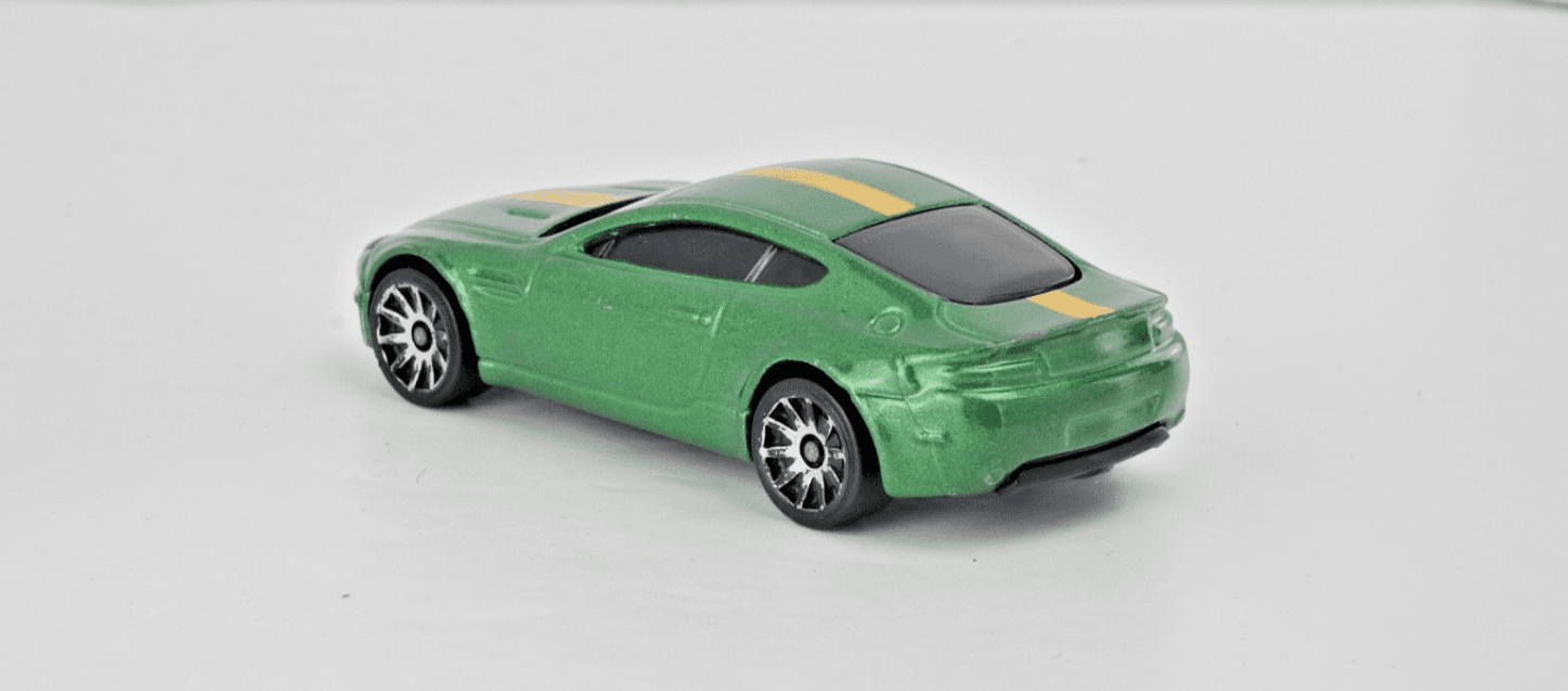 Hot Wheels ~ ASTON MARTIN V8 Vantage ~ HW Exotics ~ Green/Yellow Stripe 1:64 - Thumbnail 3