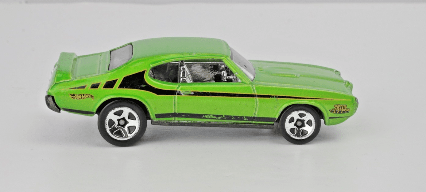 2013 Hot Wheels ~ 1969 PONTIAC GTO ~ "The Judge" ~ Muscle Mania Green 1:64 - Thumbnail 3
