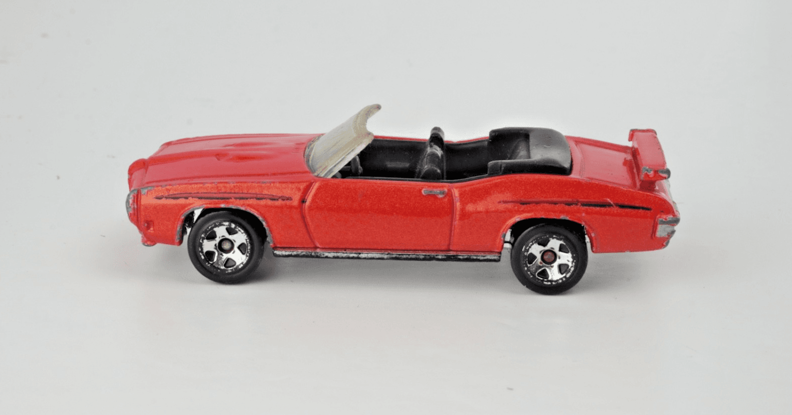 2008 Hot Wheels 1970 GTO CONVERTIBLE ~ Red 1:64 Diecast - Thumbnail 4