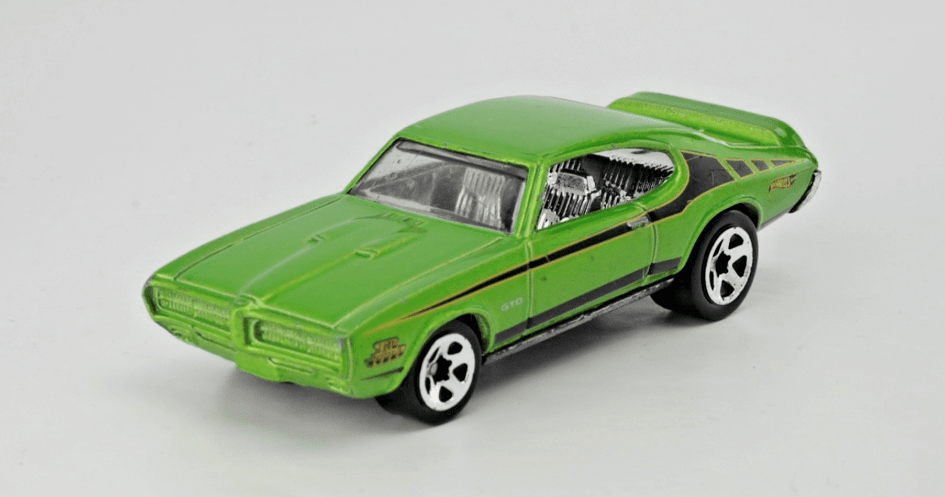 2013 Hot Wheels ~ 1969 PONTIAC GTO ~ "The Judge" ~ Muscle Mania Green 1:64 - Thumbnail 2