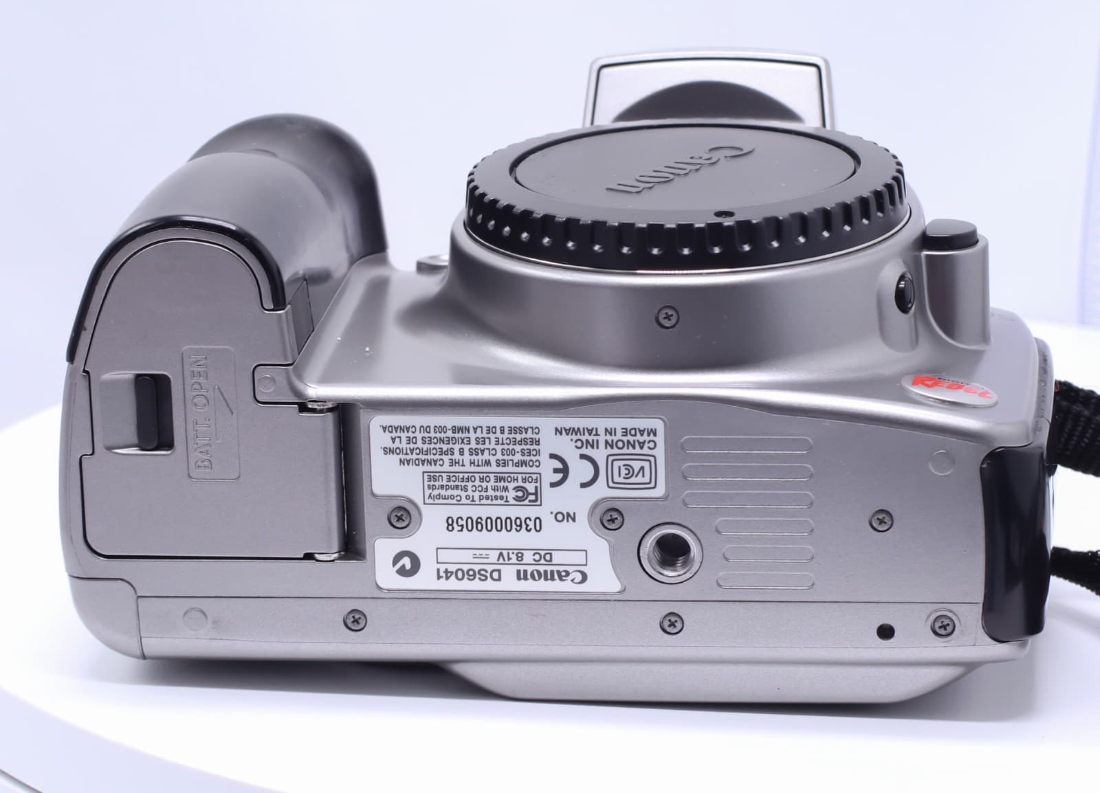 Canon EOS Digital Rebel / EOS 300D Digital SLR Camera Body, battery & Jump Shot - Thumbnail 8