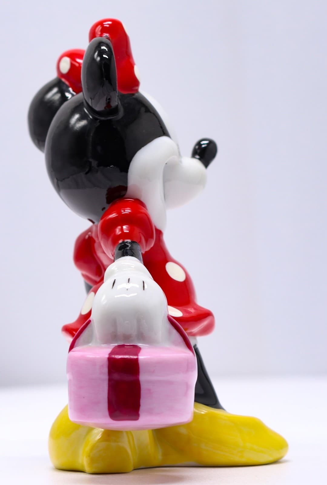 Minnie Mouse Goes Shopping Figurine 4” - Thumbnail 4