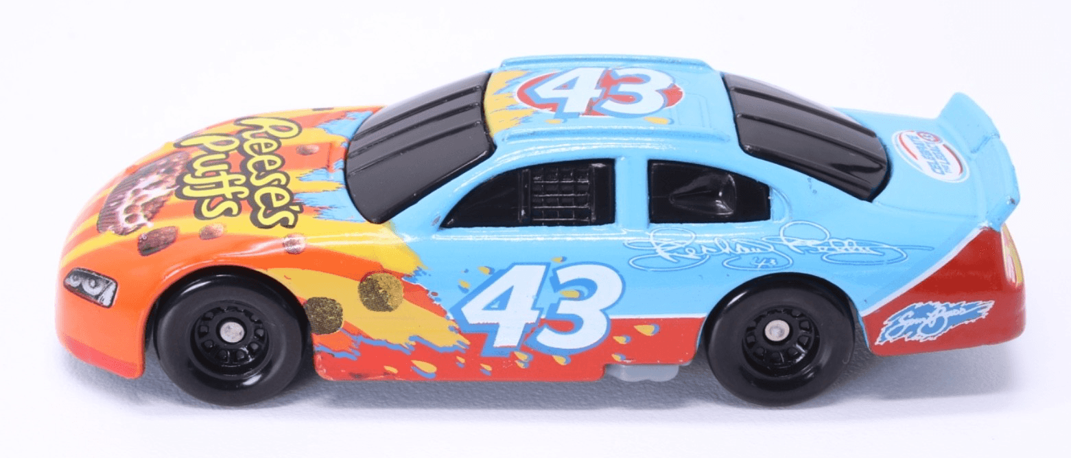 NASCAR ~ 2008 TCB ~ RICHARD PETTY #43 Reese's Puffs ~ Diecast 1:64 - Thumbnail 4