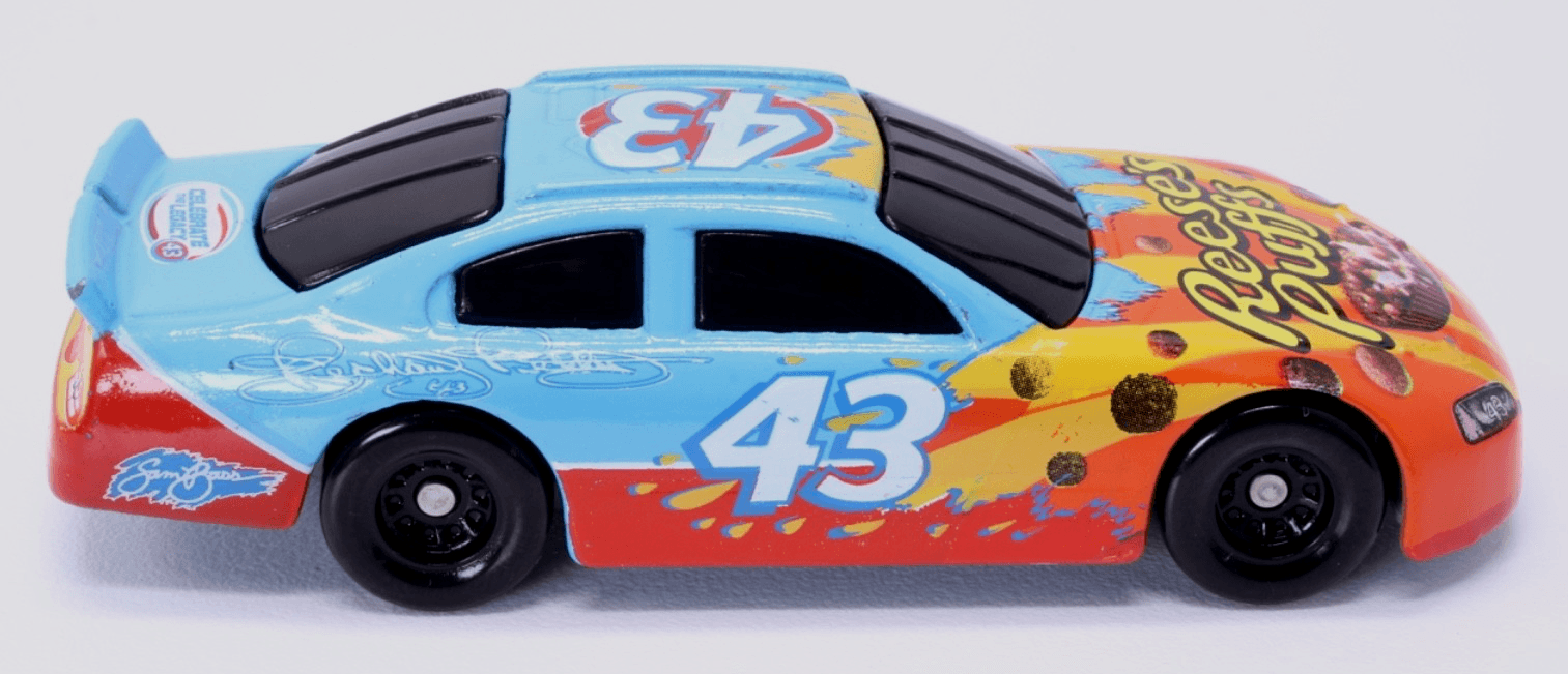 NASCAR ~ 2008 TCB ~ RICHARD PETTY #43 Reese's Puffs ~ Diecast 1:64 - Thumbnail 3