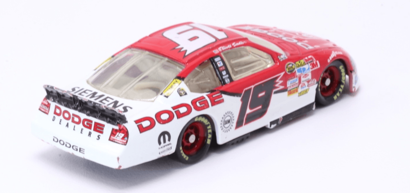 VINTAGE NASCAR ~ ELLIOTT SADLER #19 ~ Dodge Dealers 2007 DODGE CHARGER 1/64 - Thumbnail 6