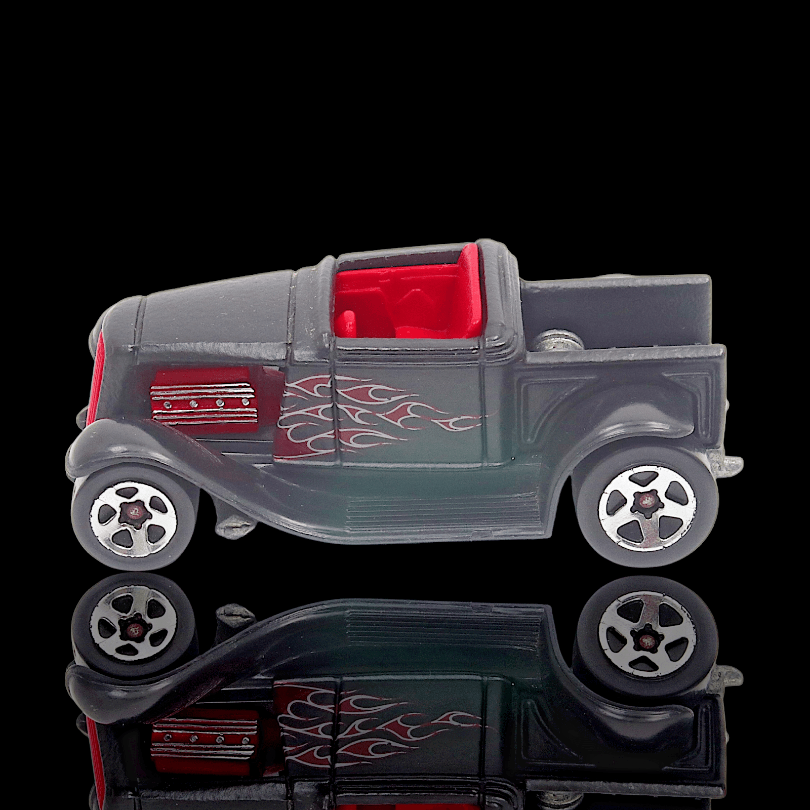 Hot Wheels HOOLIGAN ~ 2001 First Editions 6/36 #018 5SP ~ Black w/Red Flames - Thumbnail 2