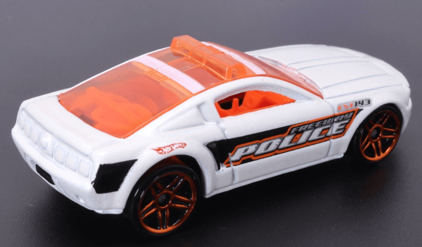 2009 Hot Wheels ~ FORD MUSTANG GT CONCEPT POLICE CAR ~ White 1:64 Diecast - Thumbnail 5