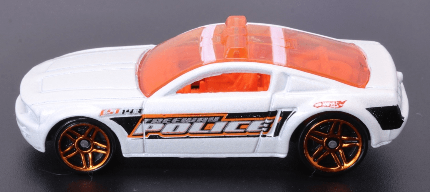 2009 Hot Wheels ~ FORD MUSTANG GT CONCEPT POLICE CAR ~ White 1:64 Diecast - Thumbnail 4