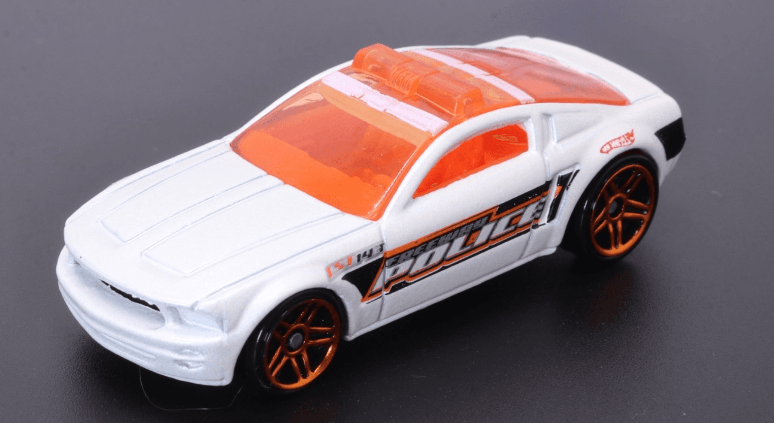 2009 Hot Wheels ~ FORD MUSTANG GT CONCEPT POLICE CAR ~ White 1:64 Diecast - Thumbnail 2