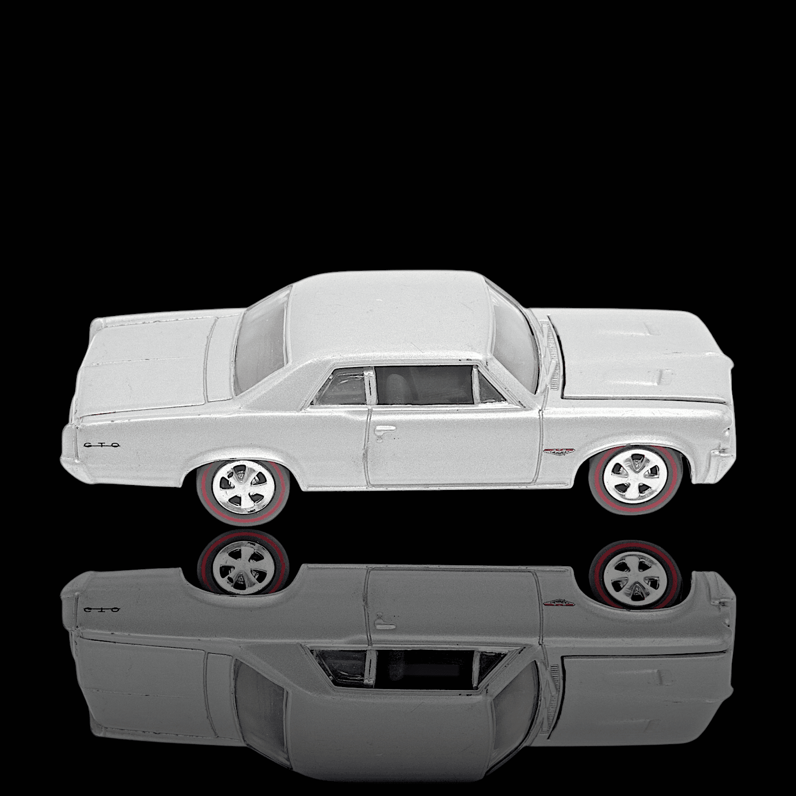 Johnny Lightning 1965 PONTIAC GTO ~ Premium Silver ~ 1:64 Diecast Muscle Car