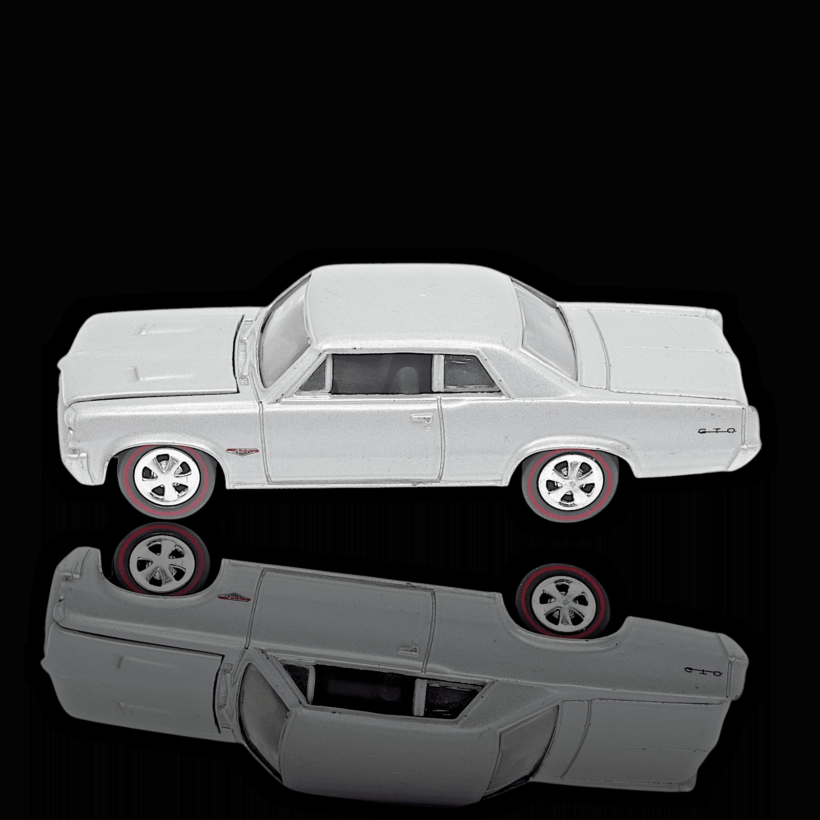 Johnny Lightning 1965 PONTIAC GTO ~ Premium Silver ~ 1:64 Diecast Muscle Car - Thumbnail 2