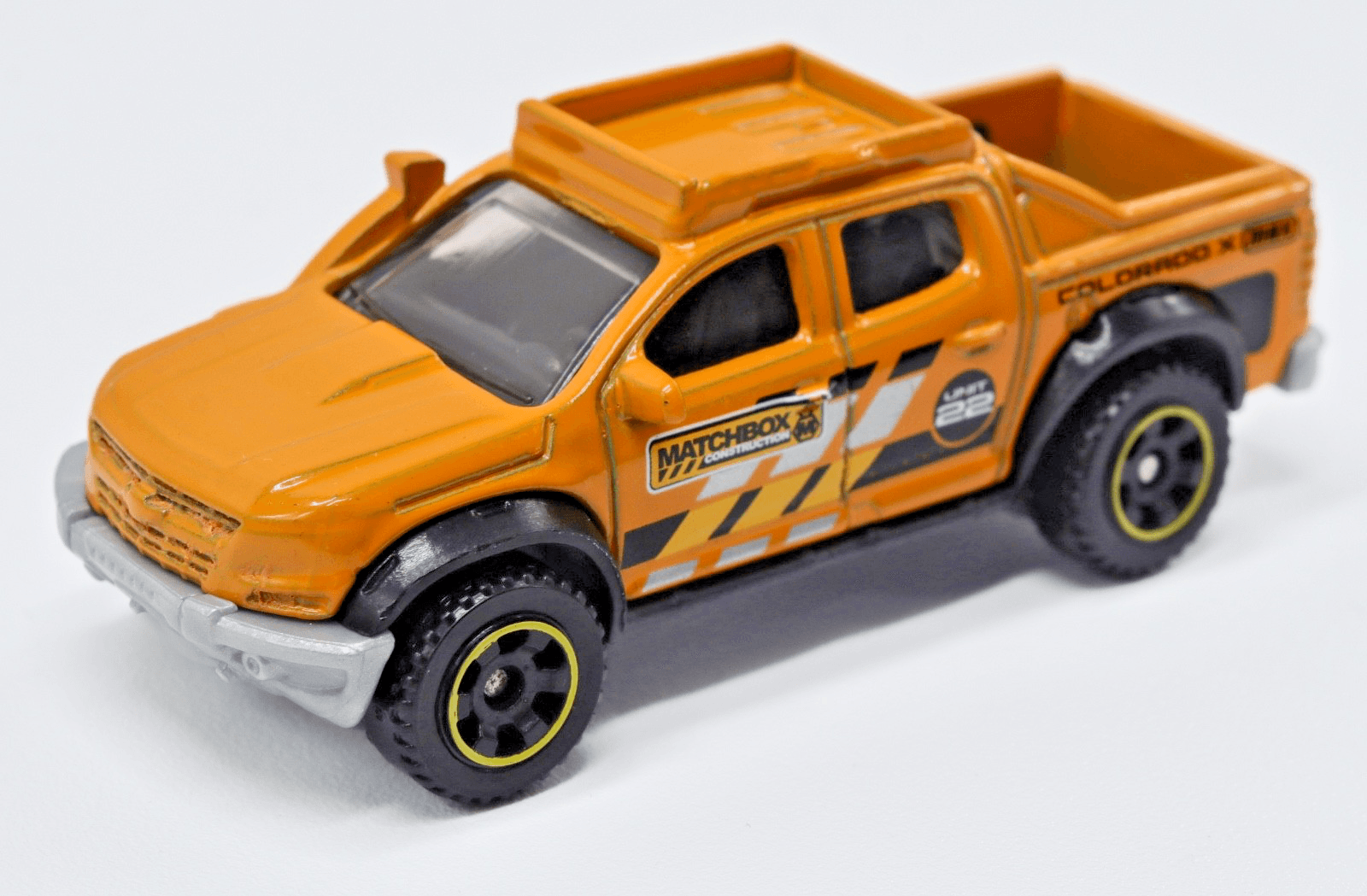 2024 Matchbox Construction ~ 2016 CHEVY COLORADO XTREME ~ Diecast 1:64 - Thumbnail 2