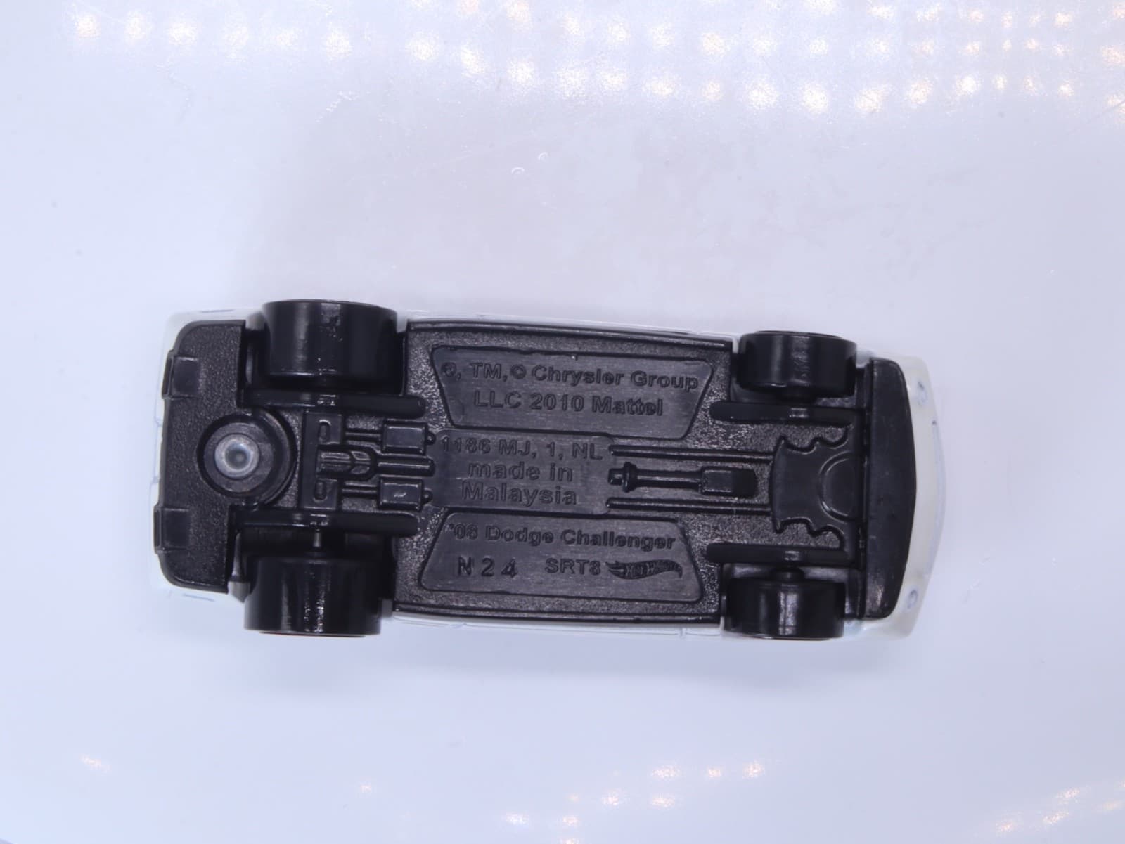 Hot Wheels Muscle Mania ~ 2008 DODGE CHALLENGER SRT ~ Diecast 1/64 - Thumbnail 9