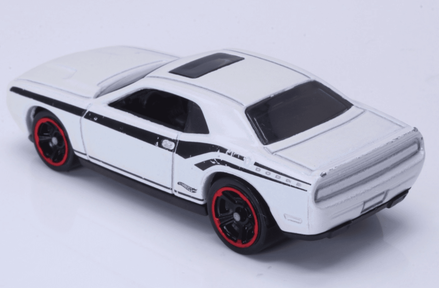 Hot Wheels Muscle Mania ~ 2008 DODGE CHALLENGER SRT ~ Diecast 1/64 - Thumbnail 6