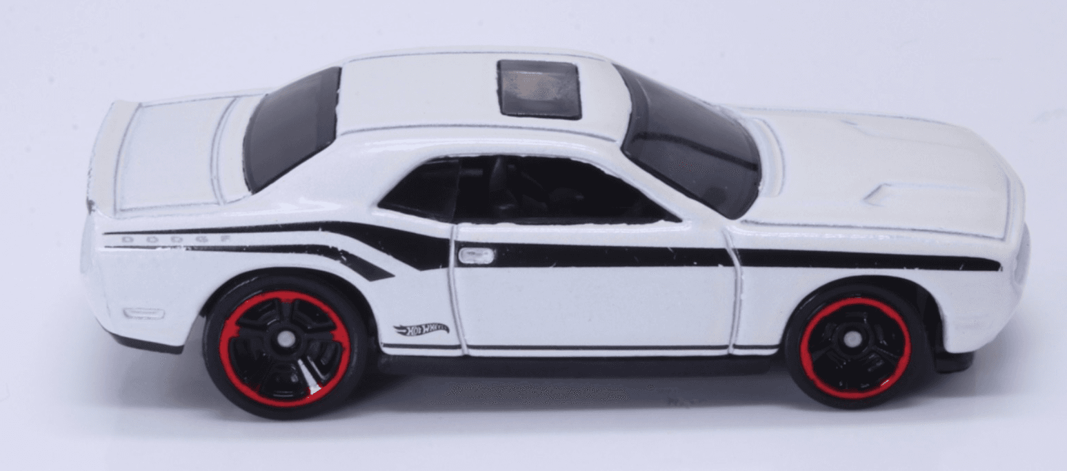 Hot Wheels Muscle Mania ~ 2008 DODGE CHALLENGER SRT ~ Diecast 1/64 - Thumbnail 3