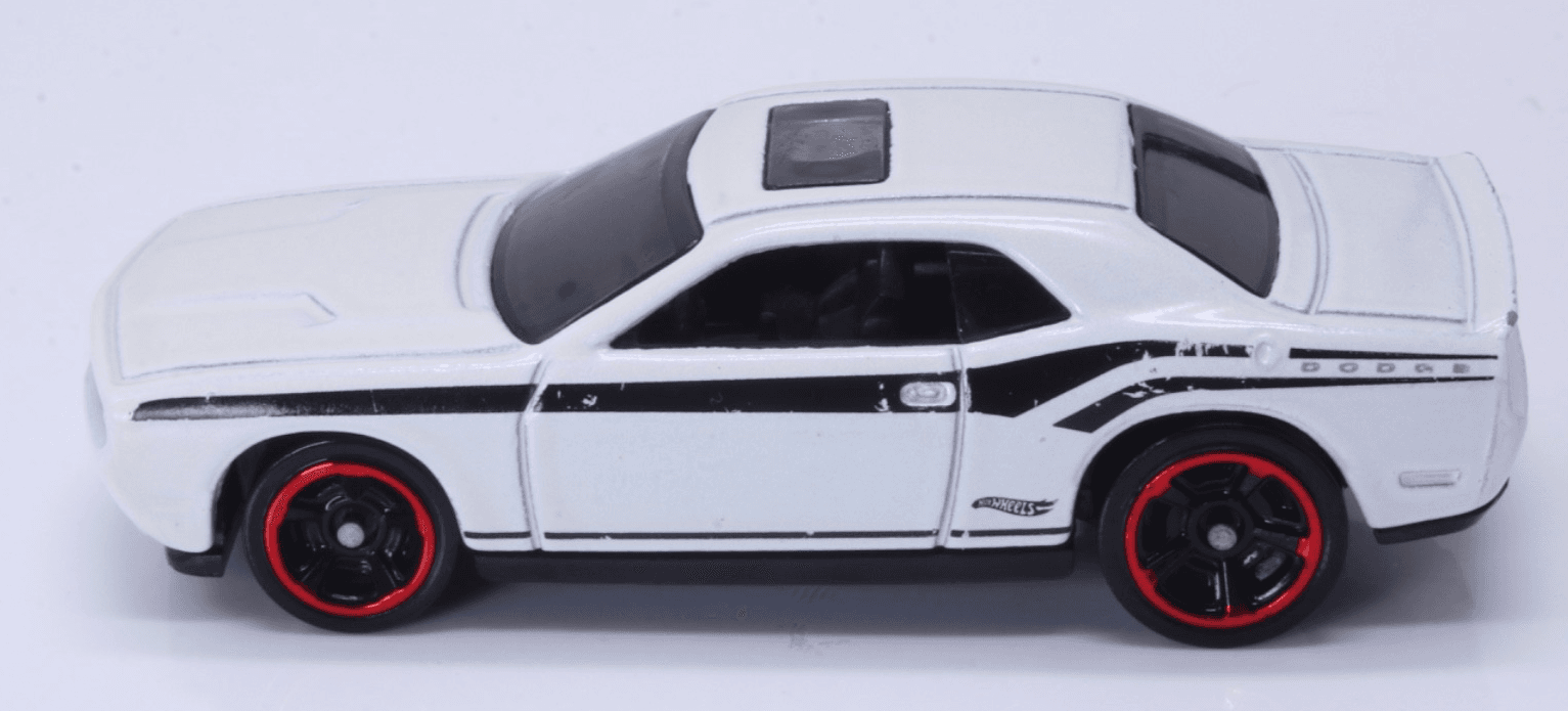 Hot Wheels Muscle Mania ~ 2008 DODGE CHALLENGER SRT ~ Diecast 1/64 - Thumbnail 4