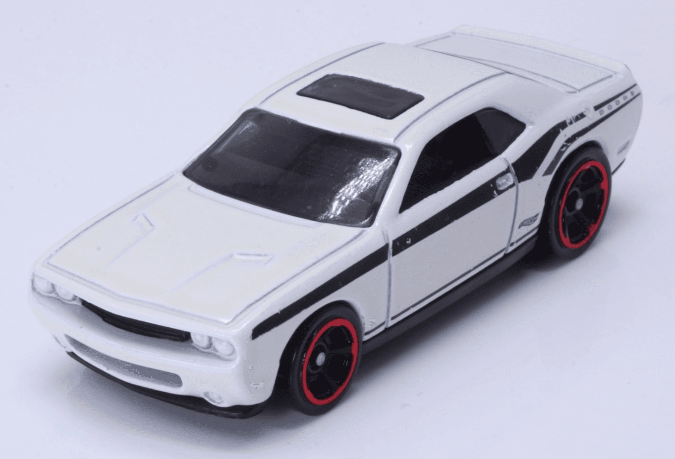 Hot Wheels Muscle Mania ~ 2008 DODGE CHALLENGER SRT ~ Diecast 1/64 - Thumbnail 2