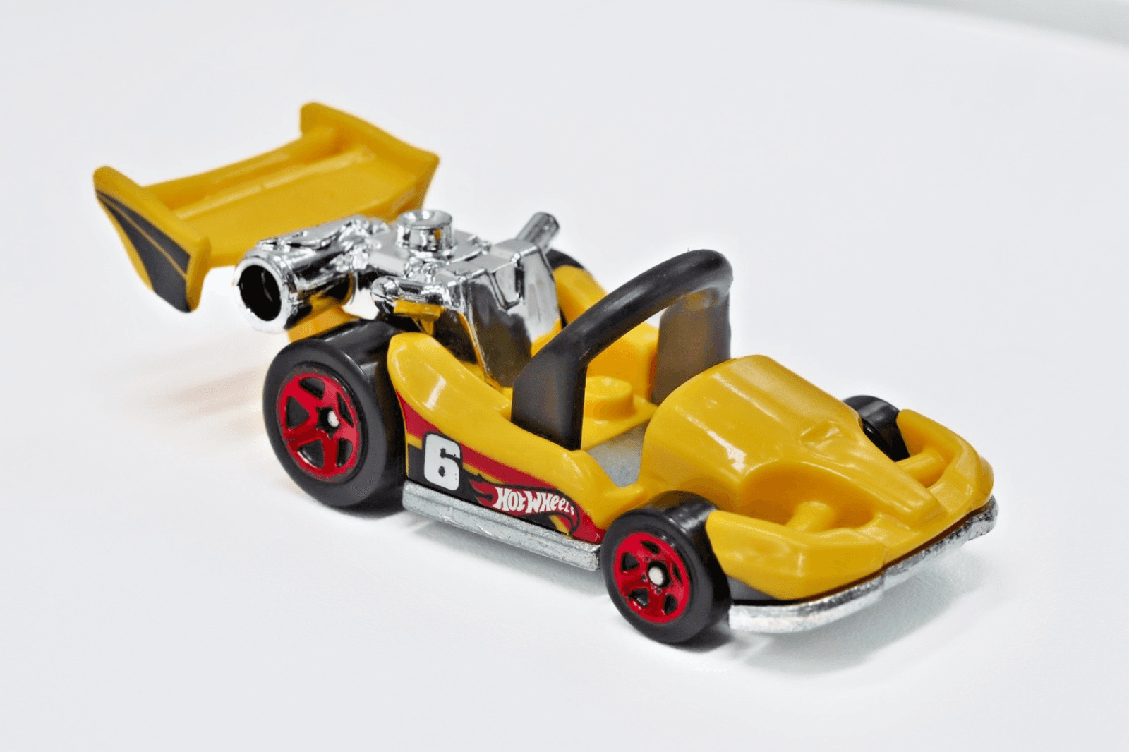2017 Hot Wheels Fans Stands Collection ~ YELLOWS GO KART ~ Chrome 5-Spoke Wheels