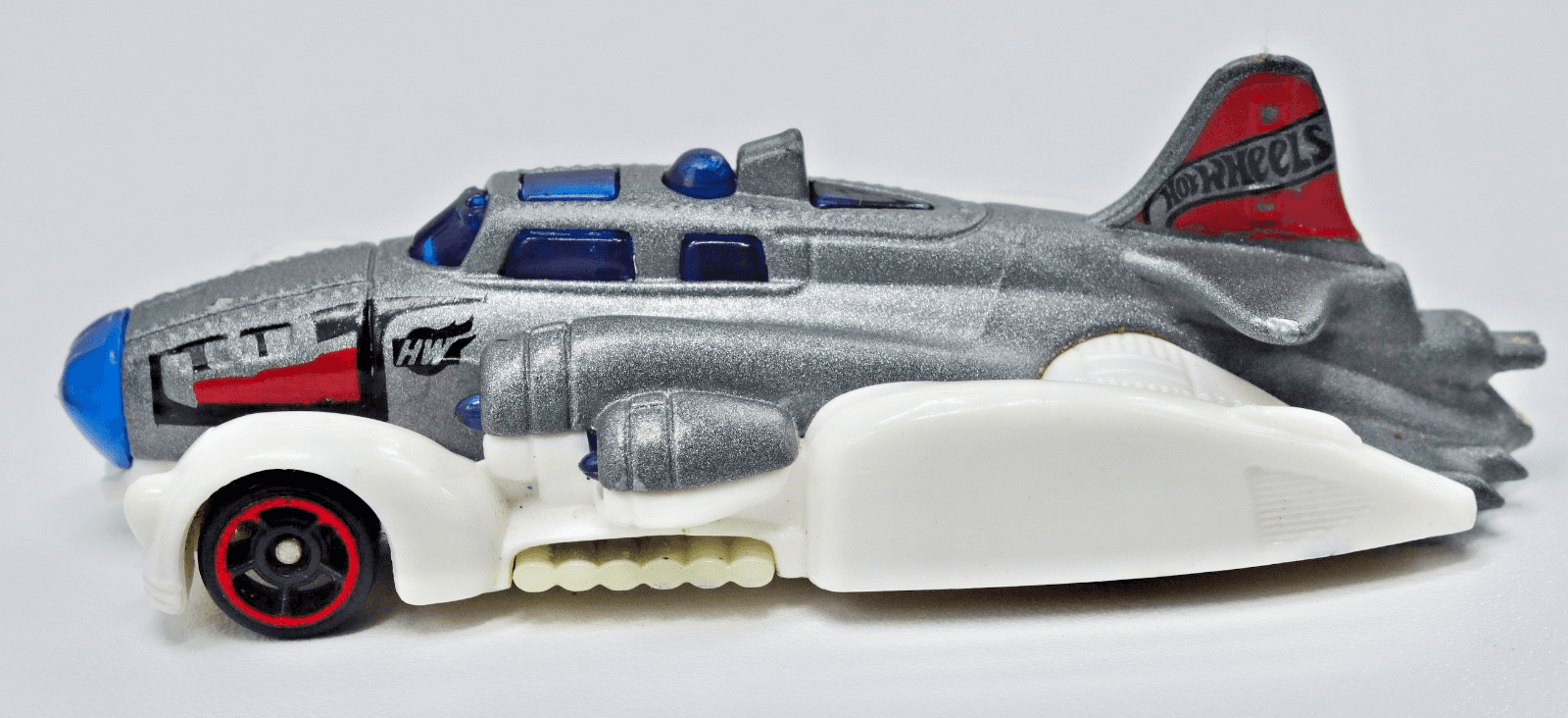 2017 Hot Wheels Mystery Models ~ FAST FORTRESS B-17 Bomber ~ Gray White Diecast - Thumbnail 3