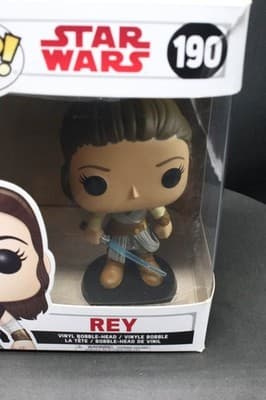 Funko Pop Star Wars Rey w/Lightsaber #104 - Vinyl Figure - On stand NO BOX - Thumbnail 6