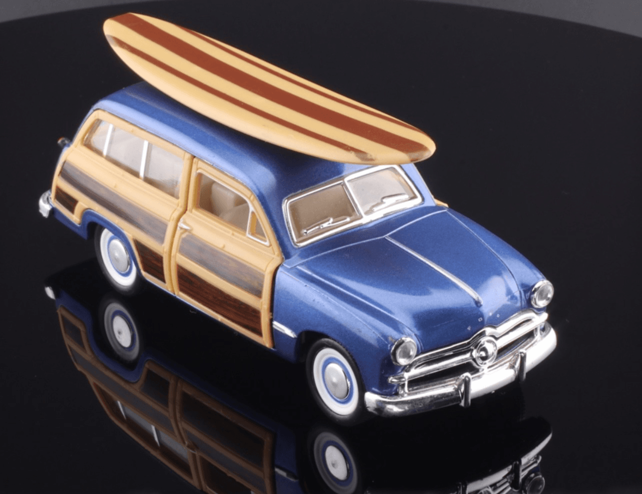 Kinsmart ~ 1949 FORD WOODY WAGON ~ Pull-Back 1/40 Diecast