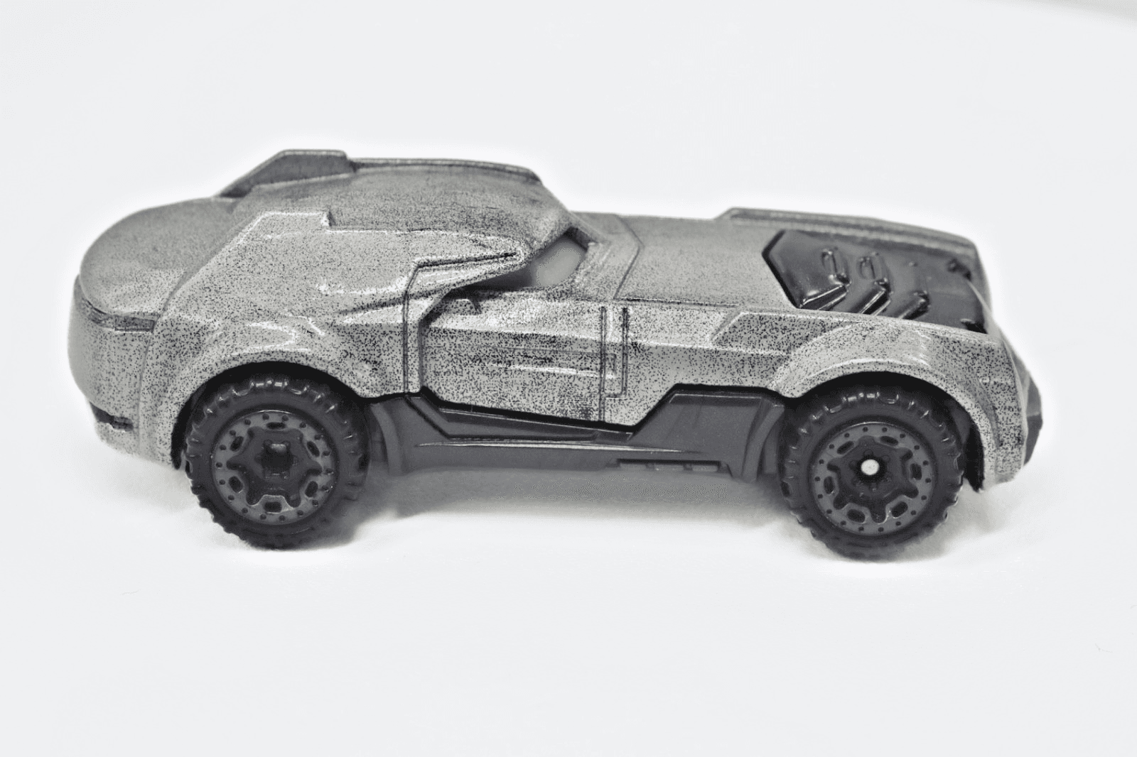 2017 Hot Wheels DC Universe ~ ARMORED BATMAN ~ 1:64 Diecast - Thumbnail 3