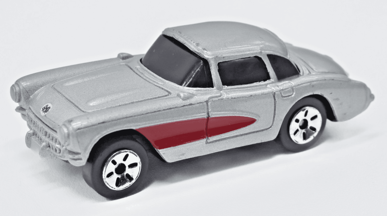 Maisto ~ 1957 CHEVROLET CORVETTE ~ Silver / Red 1:64 Diecast - Thumbnail 2