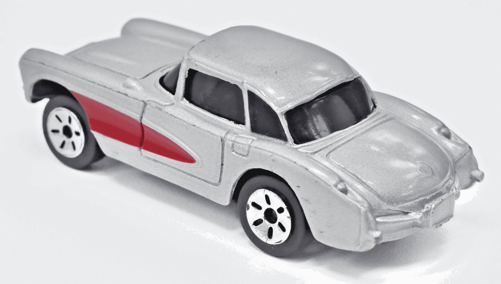 Maisto ~ 1957 CHEVROLET CORVETTE ~ Silver / Red 1:64 Diecast - Thumbnail 5