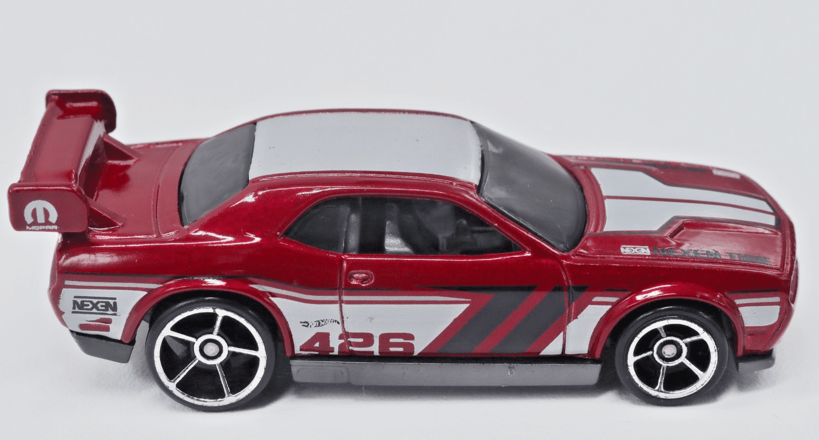 2019 Hot Wheels Nightburnerz ~ DODGE CHALLENGER DRIFT CAR ~ Diecast 1/64 - Thumbnail 3