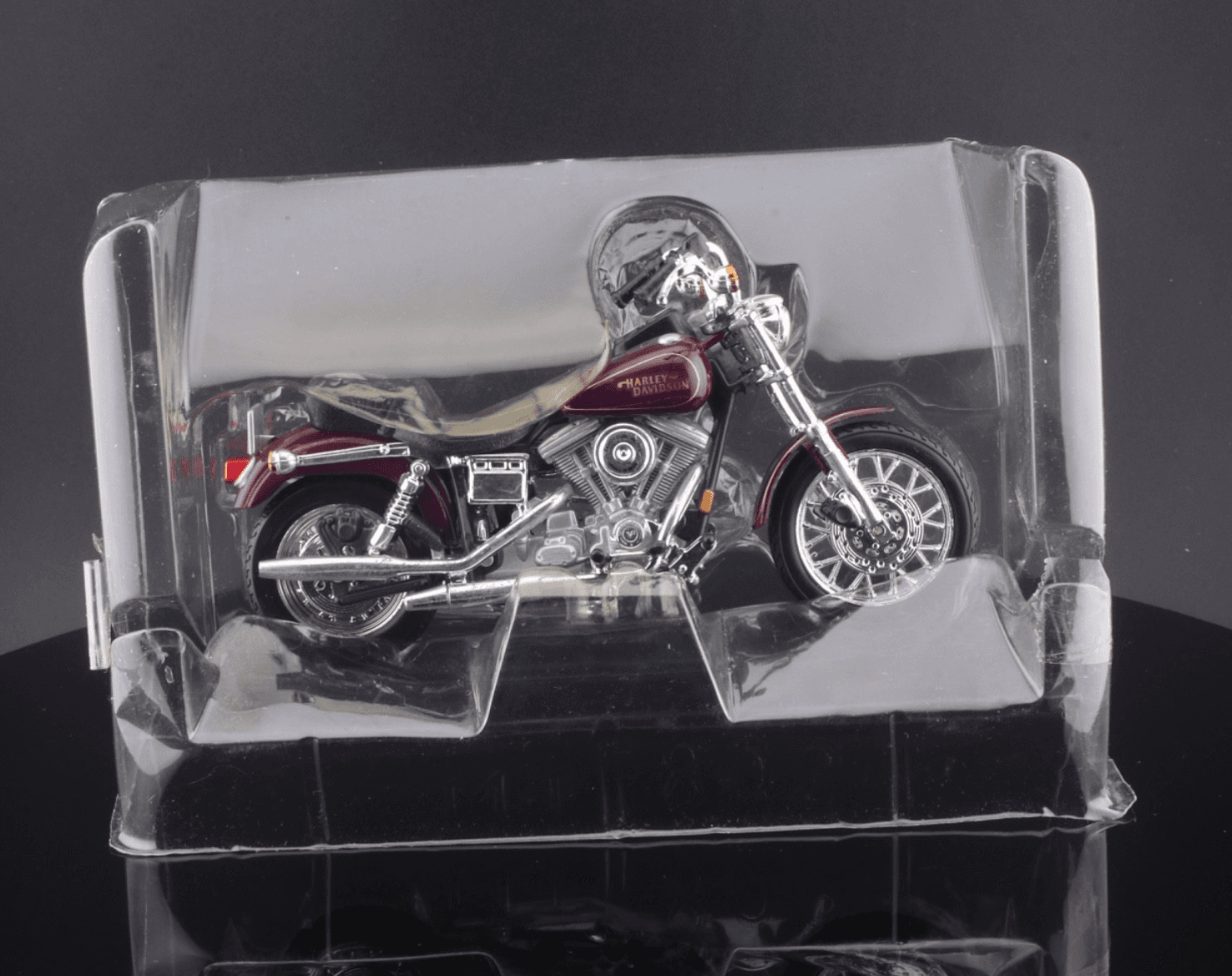 Maisto ~ HARLEY-DAVIDSON 1997 FXDL DYNA LOW RIDER ~ 1/18 Purple Diecast - Thumbnail 2