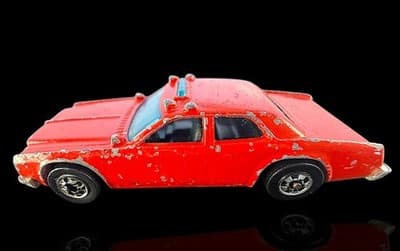 Hot Wheels ~ 1977 Vintage FIRE CHIEF CAR #5 ~ Red Diecast 1/64 - Thumbnail 2