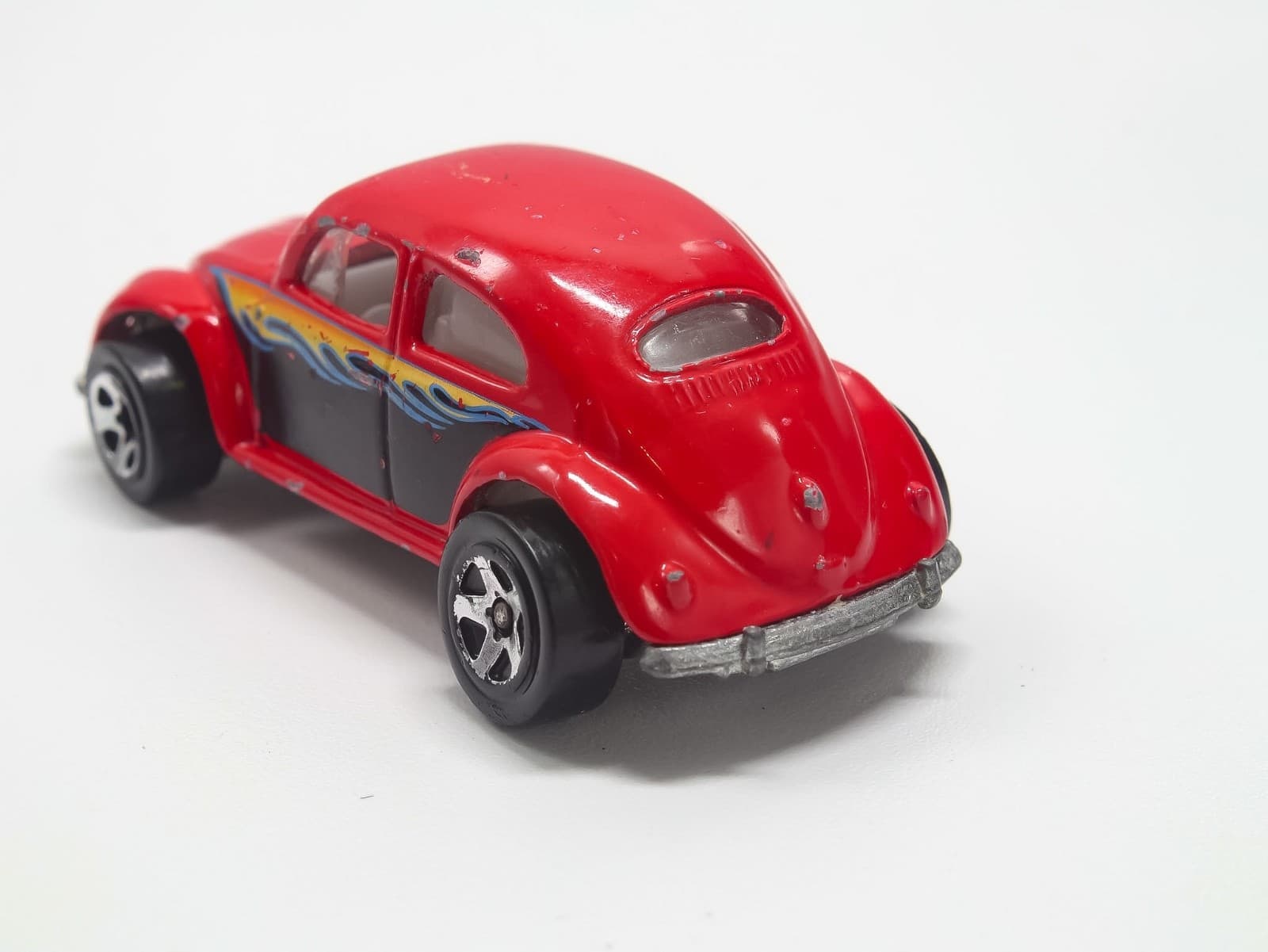 Hot Wheels Classics ~ 1988 VOLKSWAGEN BEETLE ~ Flames Diecast 1:64 - Thumbnail 5