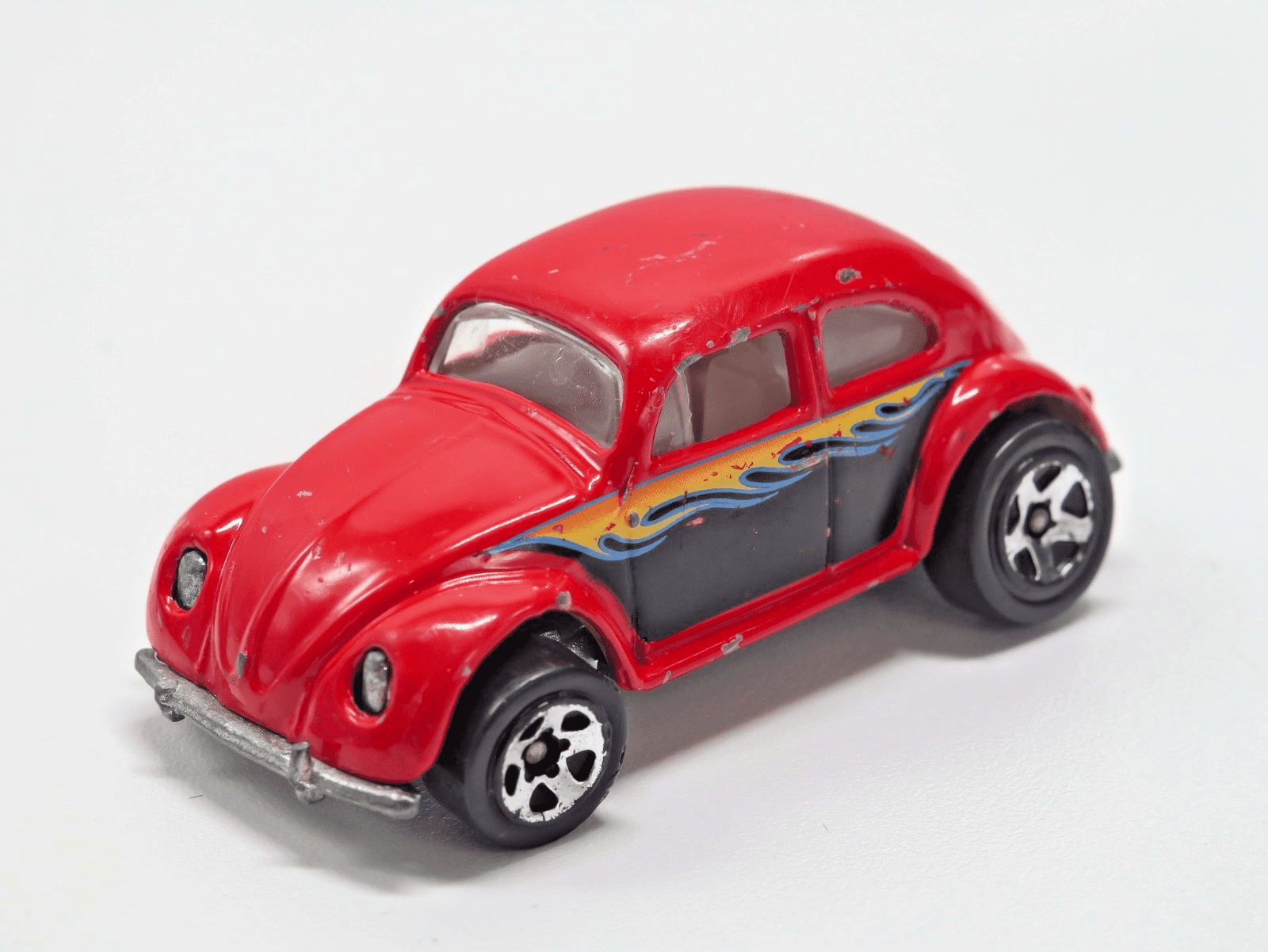Hot Wheels Classics ~ 1988 VOLKSWAGEN BEETLE ~ Flames Diecast 1:64 - Thumbnail 2