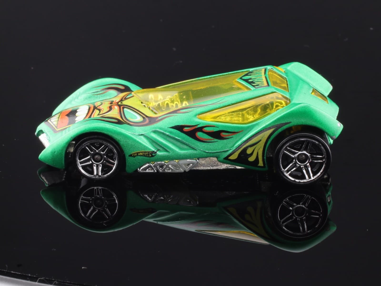 2002 Hot Wheels Race World Cave ~ SINISTRA ~ 1/64 Diecast Car - Thumbnail 3