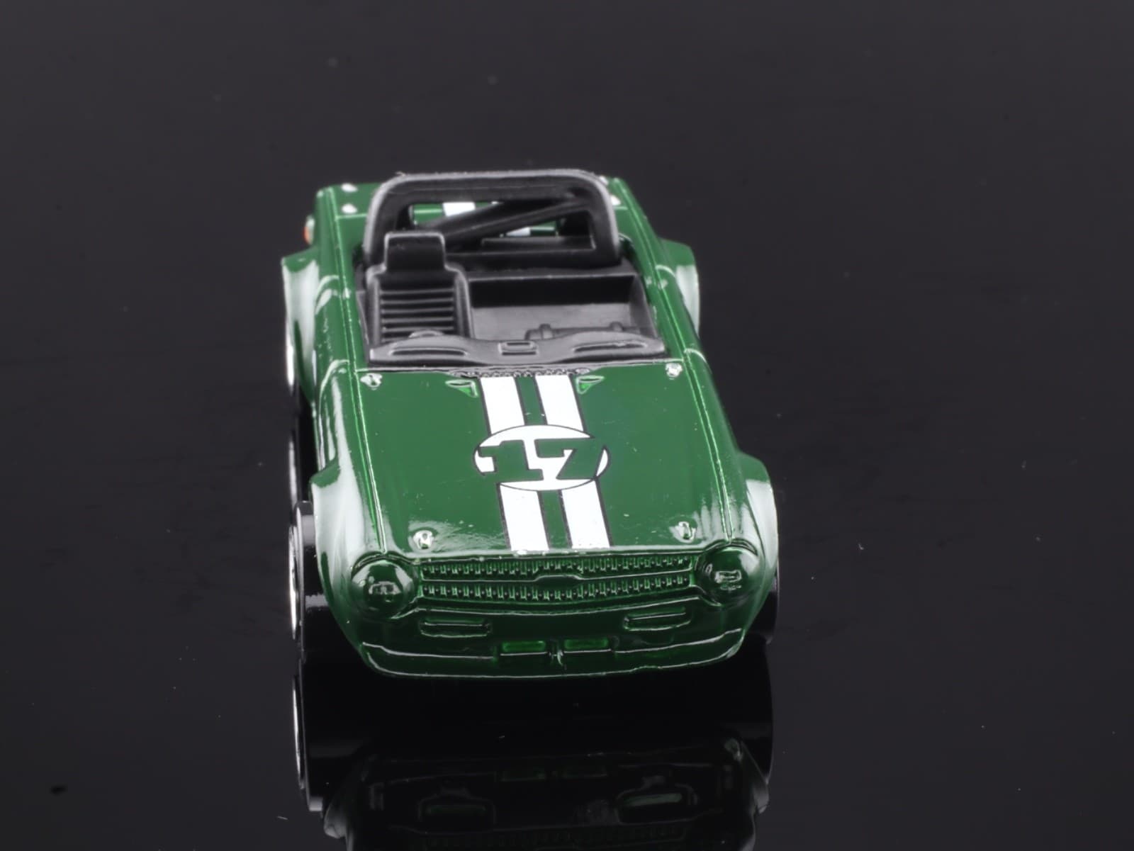 2009 Hot Wheels New Models ~ TRIUMPH TR6 (33/190) ~ Green 1/64 Diecast Car - Thumbnail 7