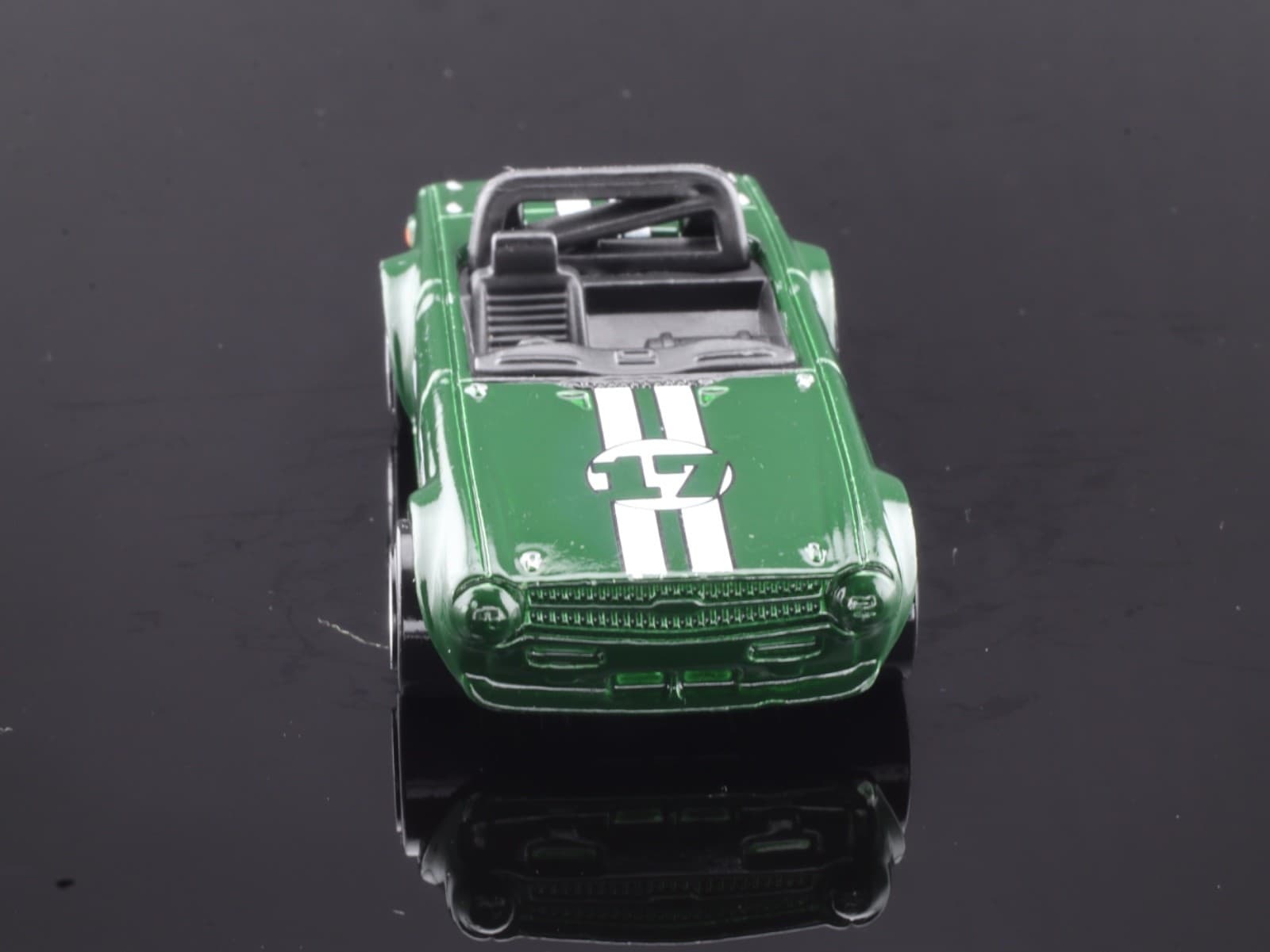 2009 Hot Wheels New Models ~ TRIUMPH TR6 (33/190) ~ Green 1/64 Diecast Car - Thumbnail 9