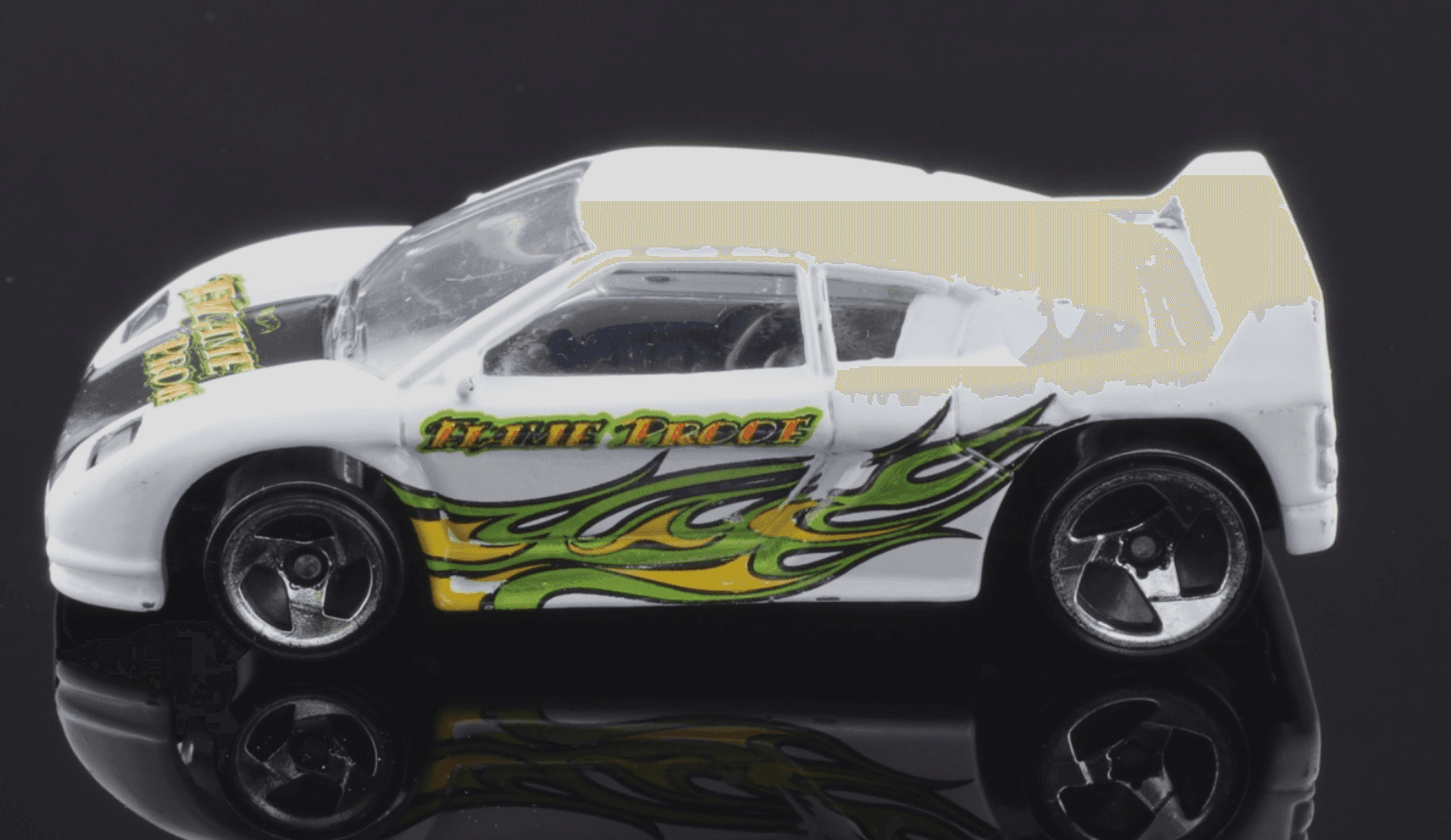 VINTAGE 1990 Hot Wheels ~ ZENDER FACT 4 ~ White / Green Flame Diecast 1:64 - Thumbnail 3